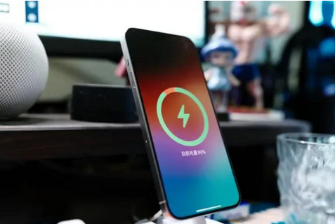 合浦苹果15换屏服务分享用什么充电器给iPhone15充电更好 